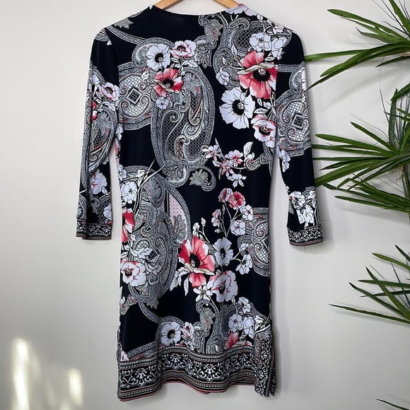 White House Black Market || Horseshoe Neckline Print Tunic - Picture 13 of 17
